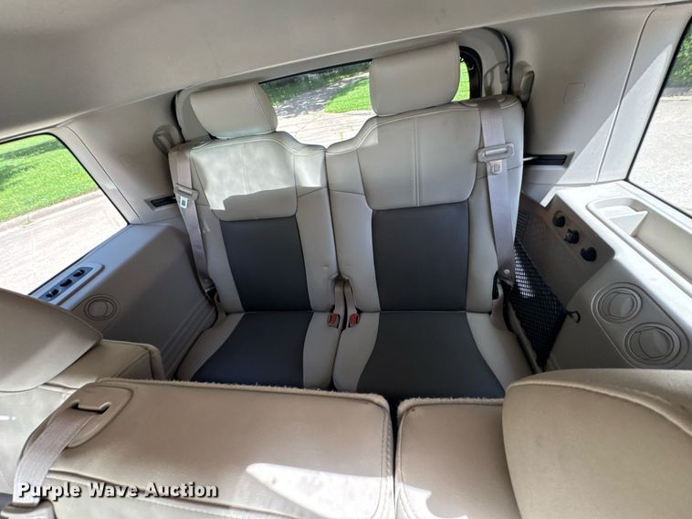 image for item DU9393 2006 Jeep Commander SUV