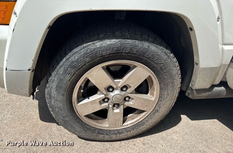 image for item DU9393 2006 Jeep Commander SUV