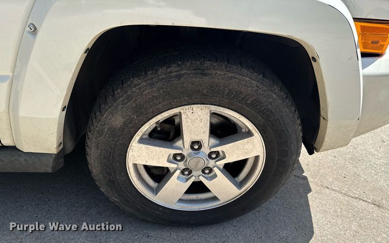 image for item DU9393 2006 Jeep Commander SUV