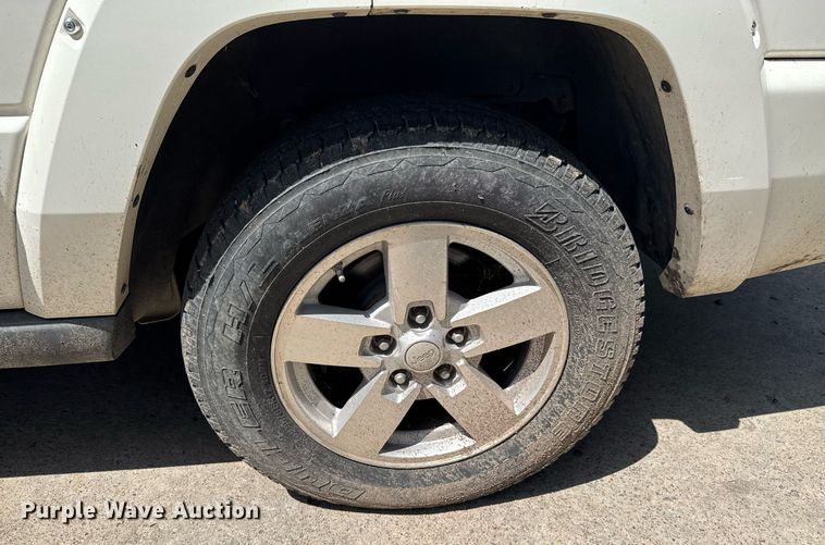 image for item DU9393 2006 Jeep Commander SUV