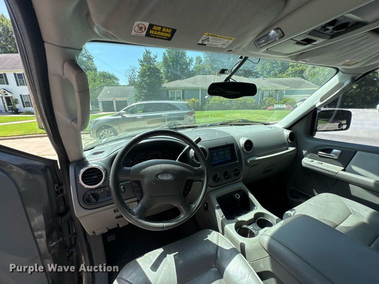 image for item DU9394 2004 Ford Expedition SUV