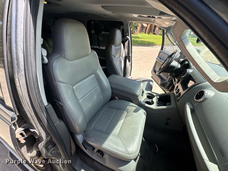 image for item DU9394 2004 Ford Expedition SUV