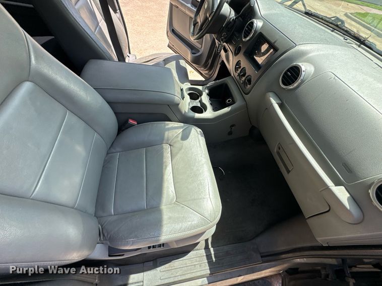 image for item DU9394 2004 Ford Expedition SUV