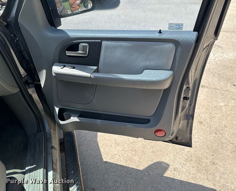image for item DU9394 2004 Ford Expedition SUV