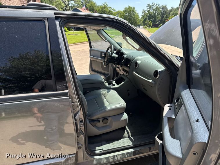image for item DU9394 2004 Ford Expedition SUV