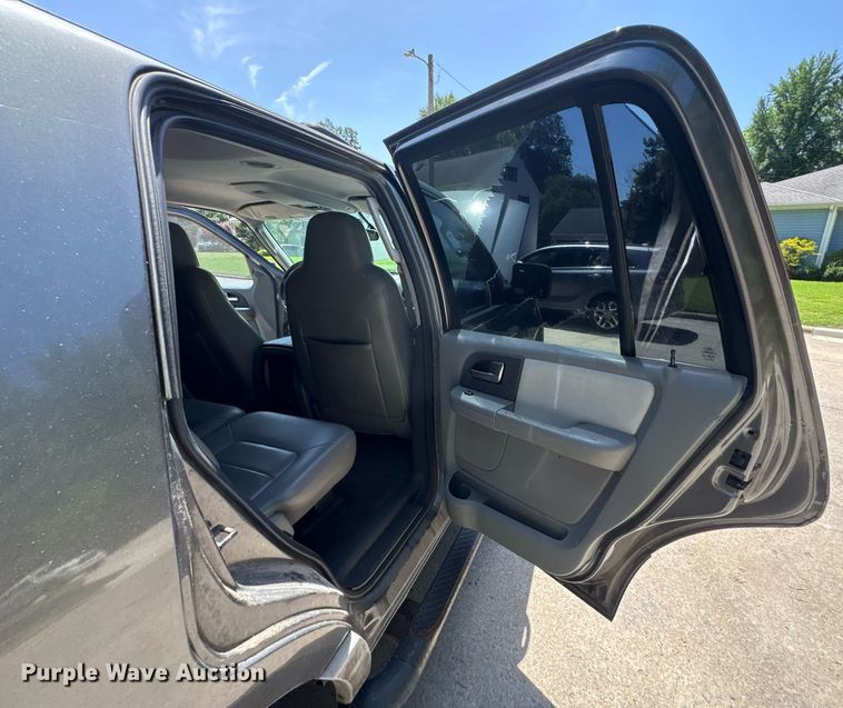 image for item DU9394 2004 Ford Expedition SUV