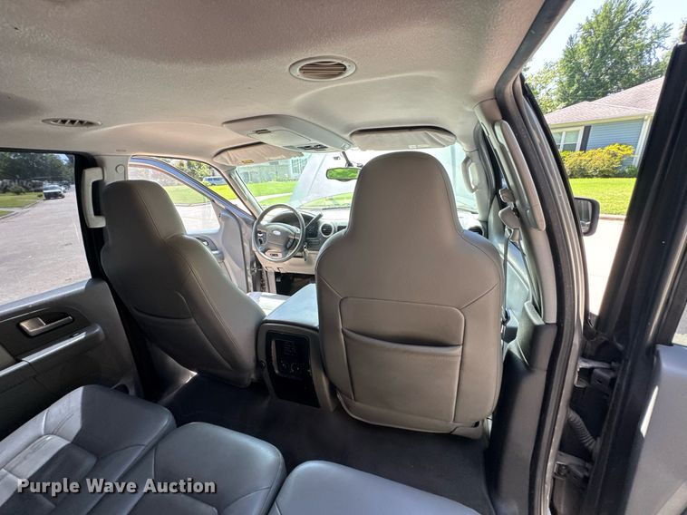 image for item DU9394 2004 Ford Expedition SUV