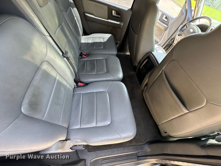 image for item DU9394 2004 Ford Expedition SUV