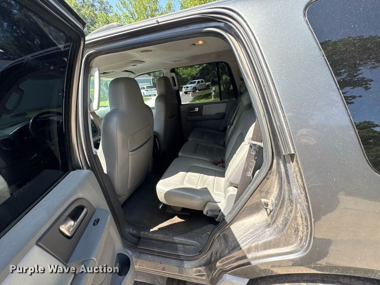 image for item DU9394 2004 Ford Expedition SUV