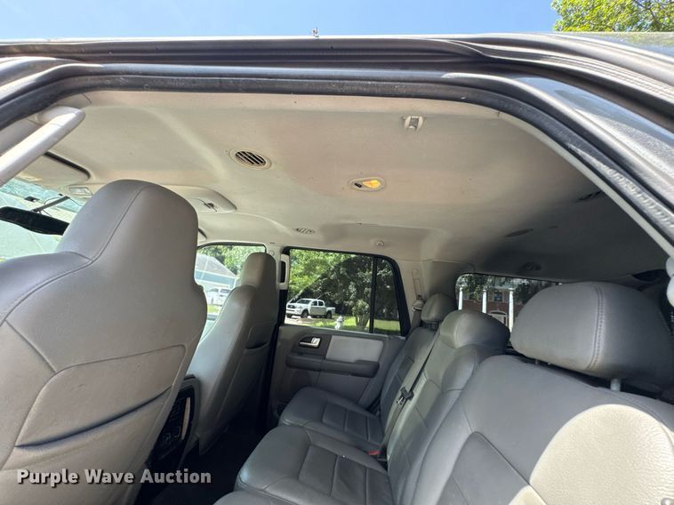 image for item DU9394 2004 Ford Expedition SUV