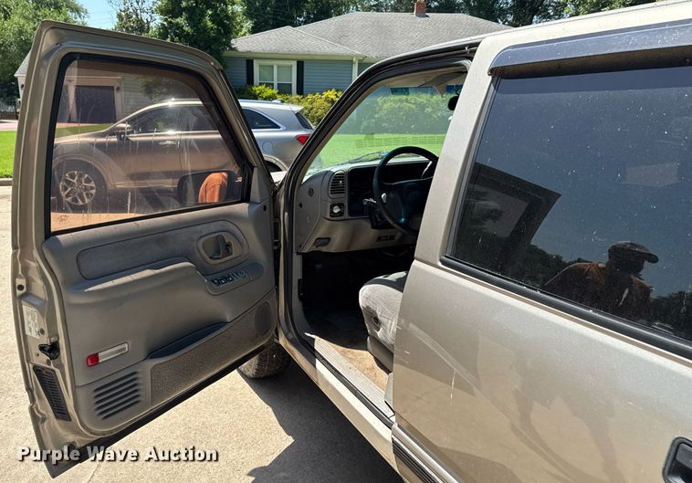 image for item DU9395 1999 GMC Sierra 2500 Crew Cab pickup truck