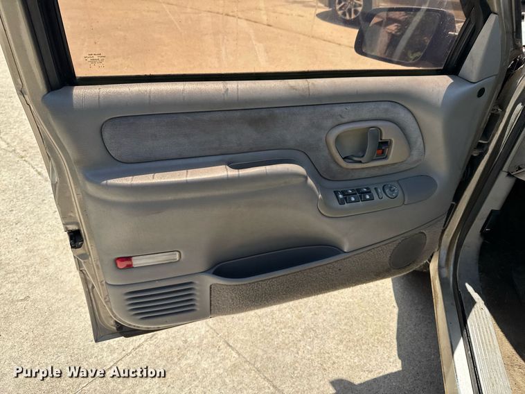 image for item DU9395 1999 GMC Sierra 2500 Crew Cab pickup truck