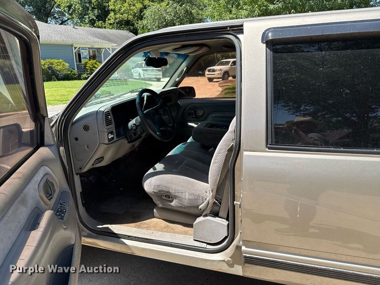 image for item DU9395 1999 GMC Sierra 2500 Crew Cab pickup truck