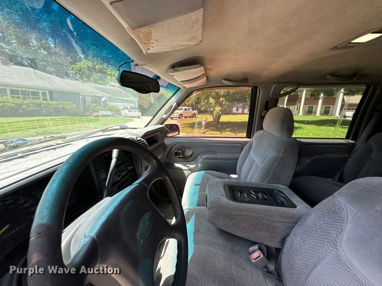 image for item DU9395 1999 GMC Sierra 2500 Crew Cab pickup truck