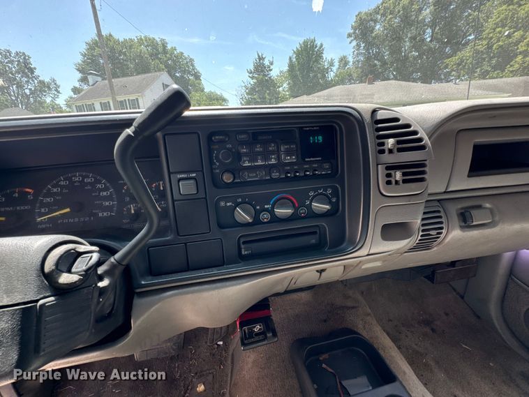 image for item DU9395 1999 GMC Sierra 2500 Crew Cab pickup truck