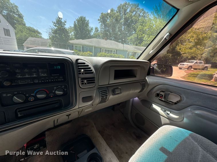 image for item DU9395 1999 GMC Sierra 2500 Crew Cab pickup truck