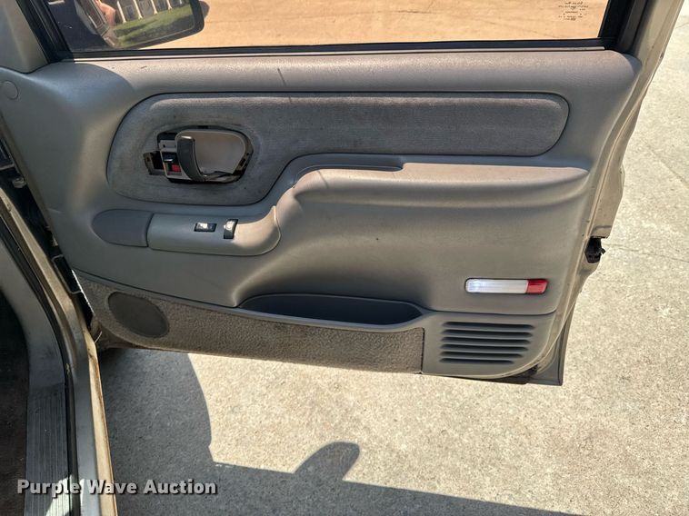 image for item DU9395 1999 GMC Sierra 2500 Crew Cab pickup truck