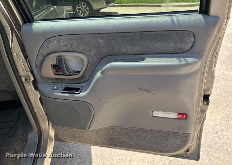 image for item DU9395 1999 GMC Sierra 2500 Crew Cab pickup truck