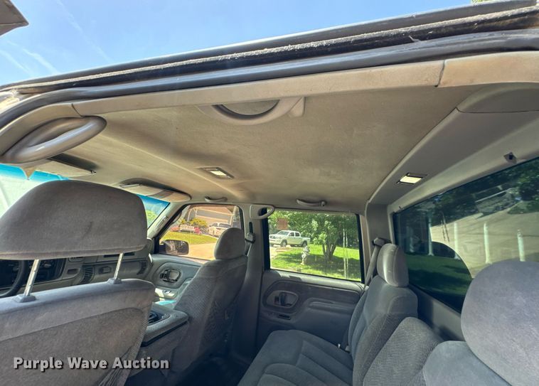 image for item DU9395 1999 GMC Sierra 2500 Crew Cab pickup truck