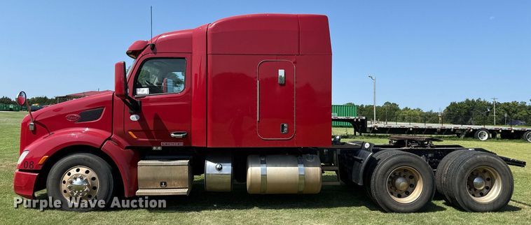 image for item DW5124 2018 Peterbilt 579 semi truck