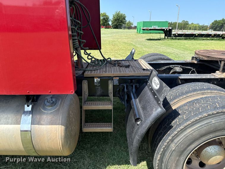 image for item DW5124 2018 Peterbilt 579 semi truck