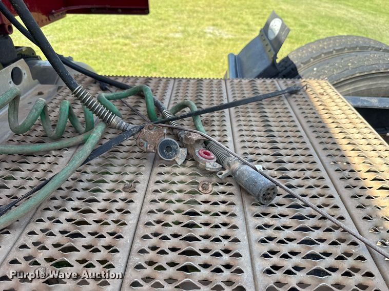 image for item DW5124 2018 Peterbilt 579 semi truck