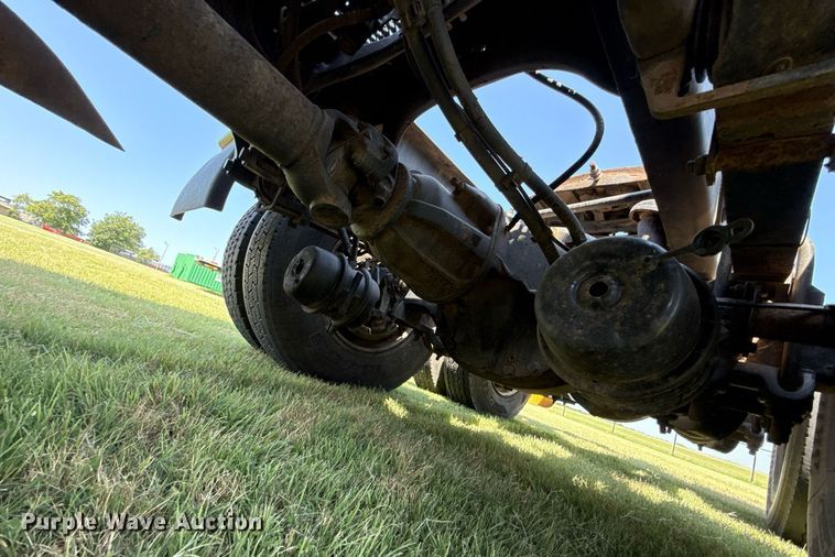 image for item DW5124 2018 Peterbilt 579 semi truck