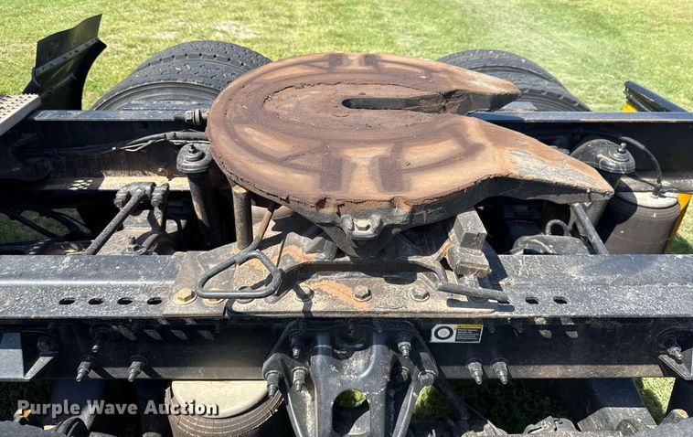 image for item DW5124 2018 Peterbilt 579 semi truck