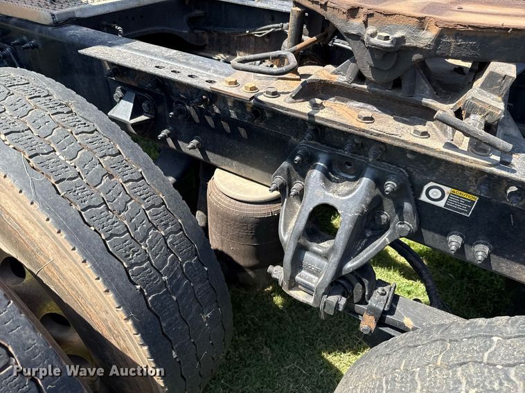 image for item DW5124 2018 Peterbilt 579 semi truck