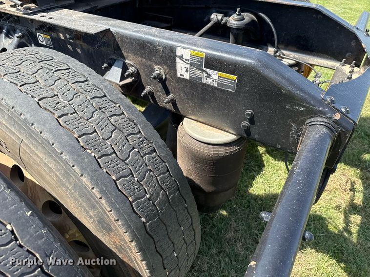 image for item DW5124 2018 Peterbilt 579 semi truck