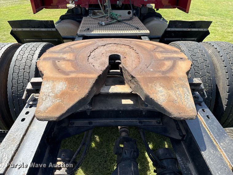 image for item DW5124 2018 Peterbilt 579 semi truck