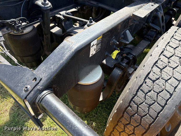 image for item DW5124 2018 Peterbilt 579 semi truck