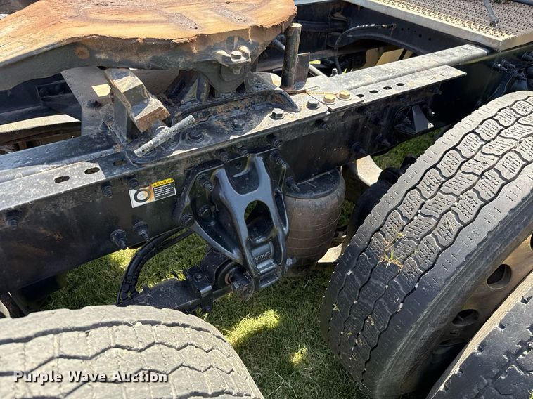 image for item DW5124 2018 Peterbilt 579 semi truck