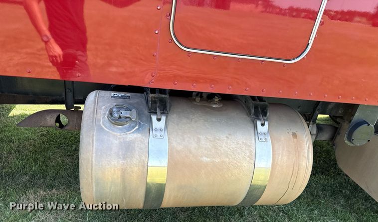 image for item DW5124 2018 Peterbilt 579 semi truck