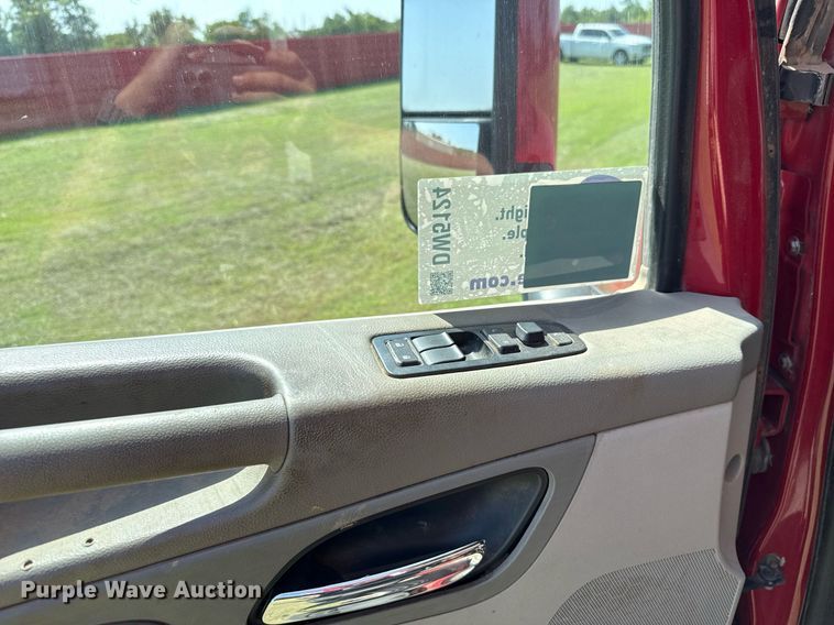 image for item DW5124 2018 Peterbilt 579 semi truck