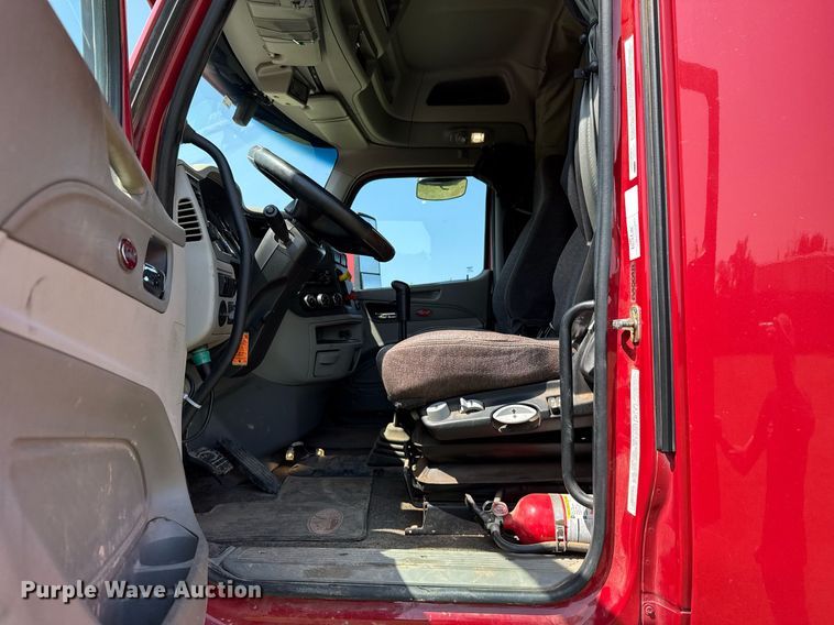 image for item DW5124 2018 Peterbilt 579 semi truck