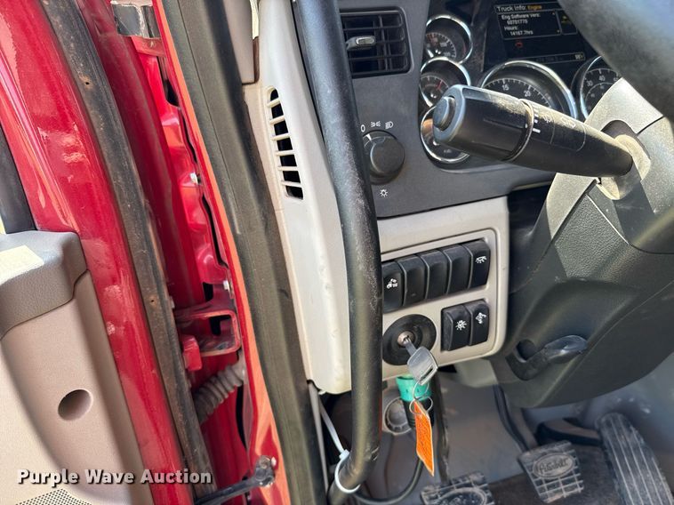 image for item DW5124 2018 Peterbilt 579 semi truck