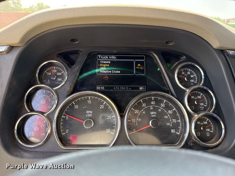 image for item DW5124 2018 Peterbilt 579 semi truck