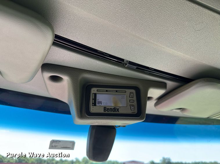 image for item DW5124 2018 Peterbilt 579 semi truck