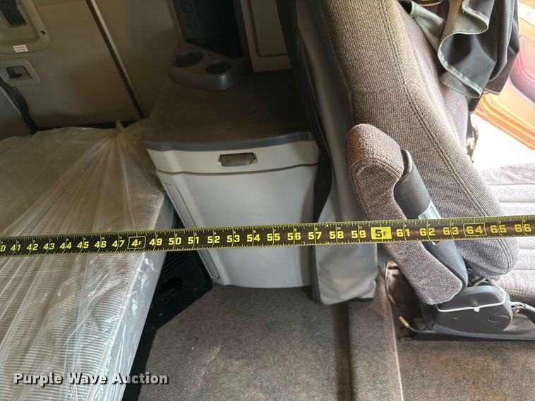 image for item DW5124 2018 Peterbilt 579 semi truck