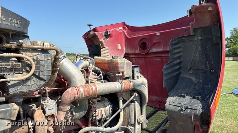 image for item DW5124 2018 Peterbilt 579 semi truck