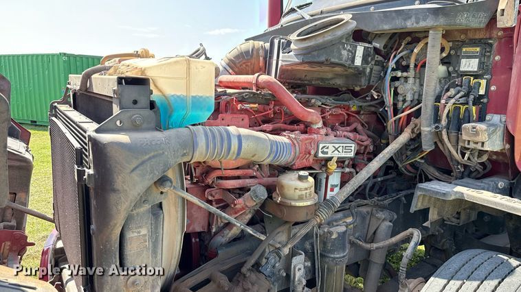 image for item DW5124 2018 Peterbilt 579 semi truck