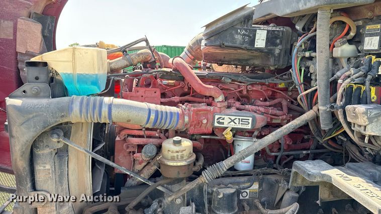 image for item DW5124 2018 Peterbilt 579 semi truck