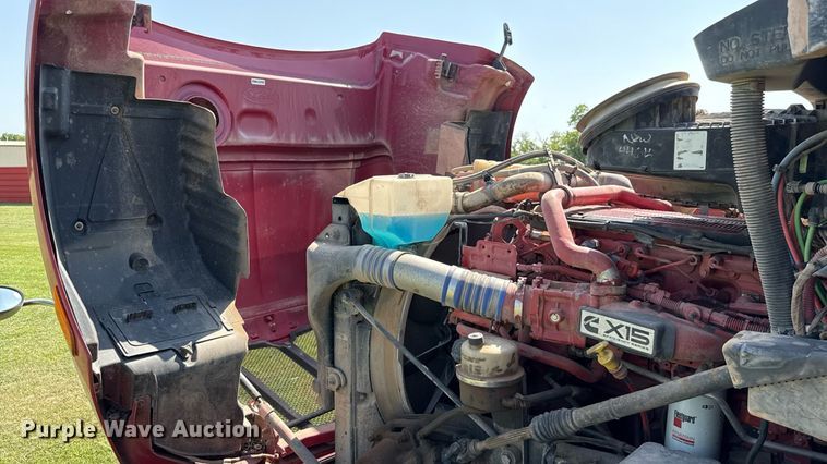 image for item DW5124 2018 Peterbilt 579 semi truck