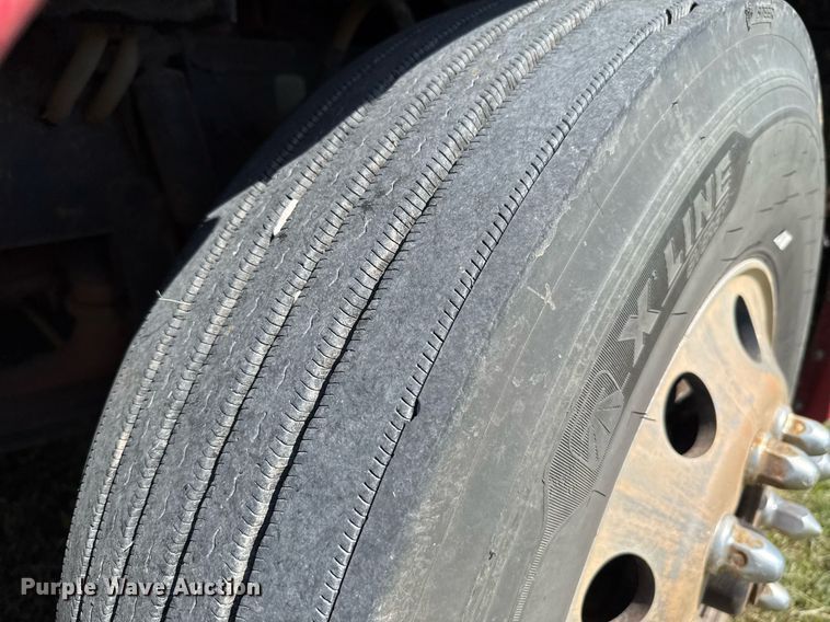 image for item DW5124 2018 Peterbilt 579 semi truck