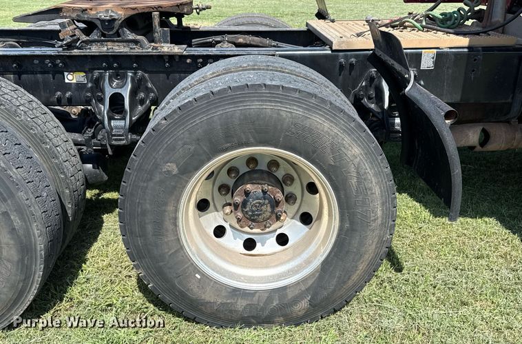 image for item DW5124 2018 Peterbilt 579 semi truck