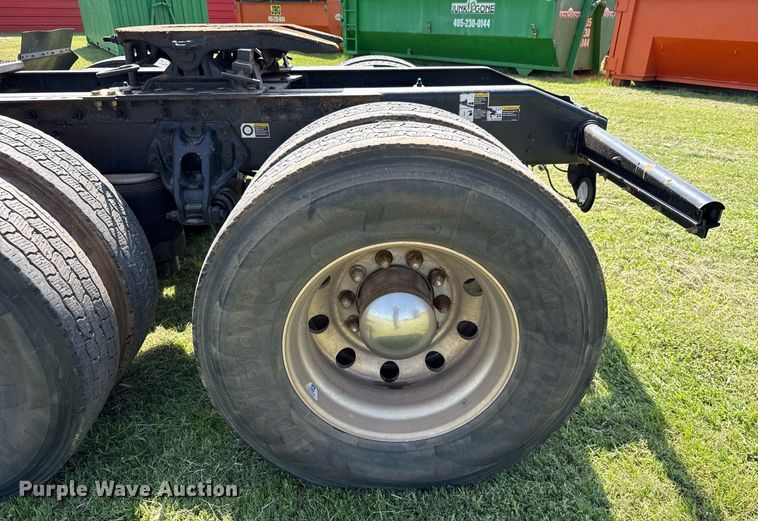 image for item DW5124 2018 Peterbilt 579 semi truck