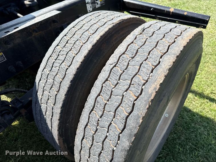 image for item DW5124 2018 Peterbilt 579 semi truck