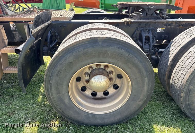 image for item DW5124 2018 Peterbilt 579 semi truck