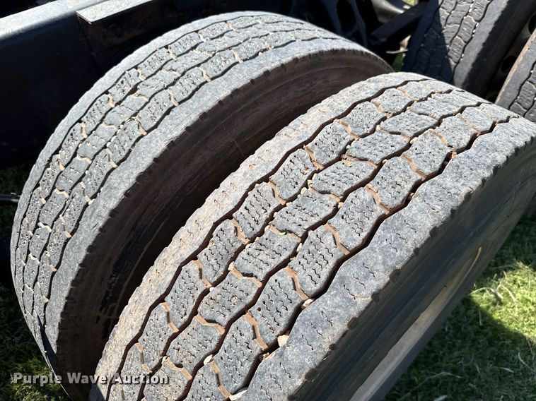 image for item DW5124 2018 Peterbilt 579 semi truck